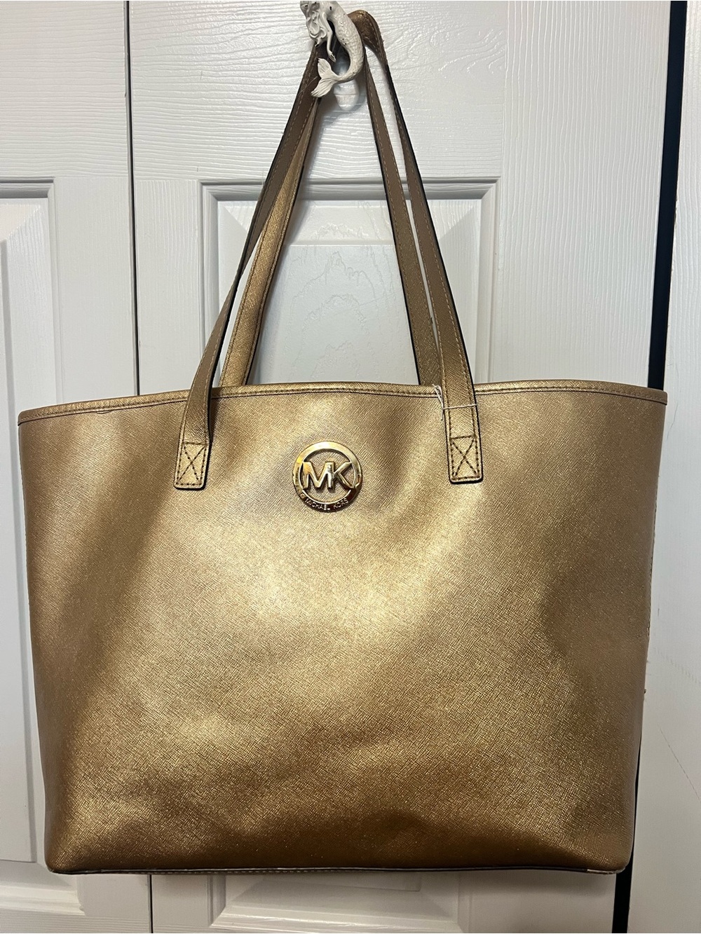Michael Kors Jet Set Large Tote Bag Metallic Gold Leather MK Logo Medallion